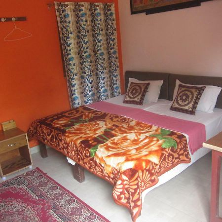 Kedar Guest House -Feel At Home Varanasi Bagian luar foto