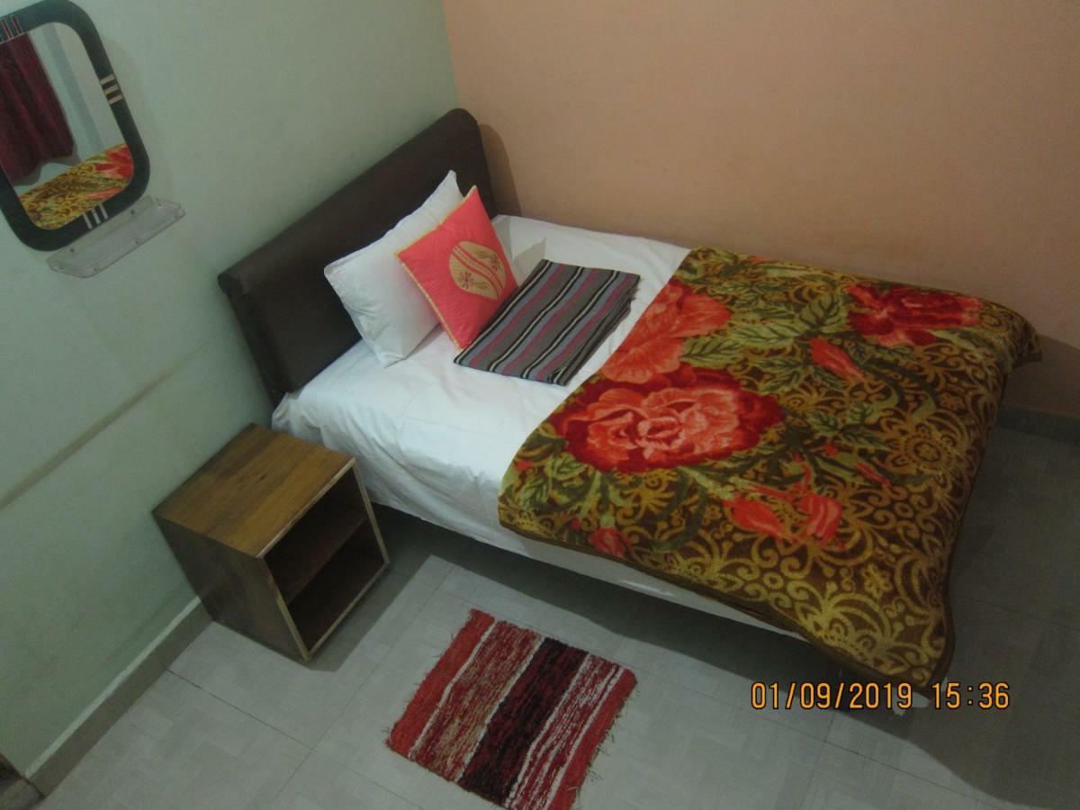 Kedar Guest House -Feel At Home Varanasi Bagian luar foto
