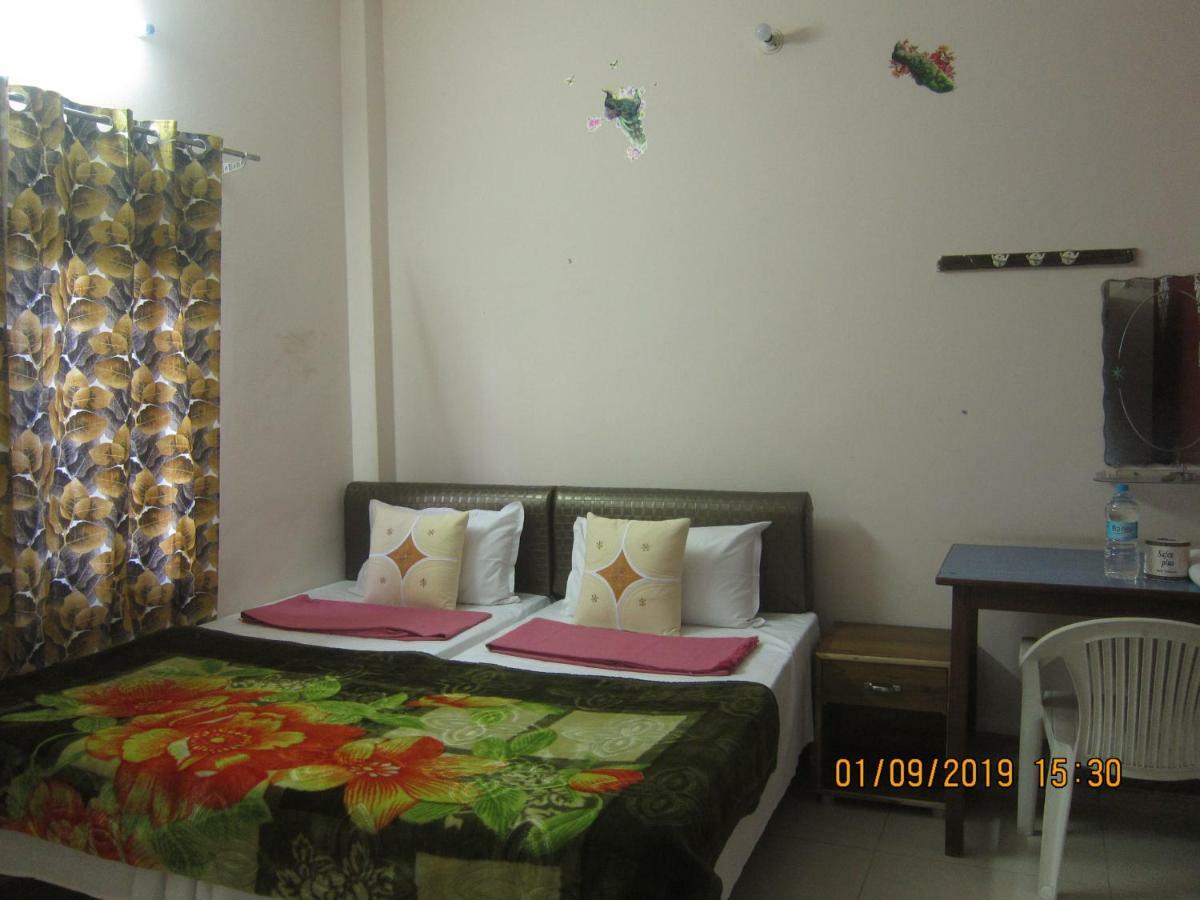 Kedar Guest House -Feel At Home Varanasi Bagian luar foto